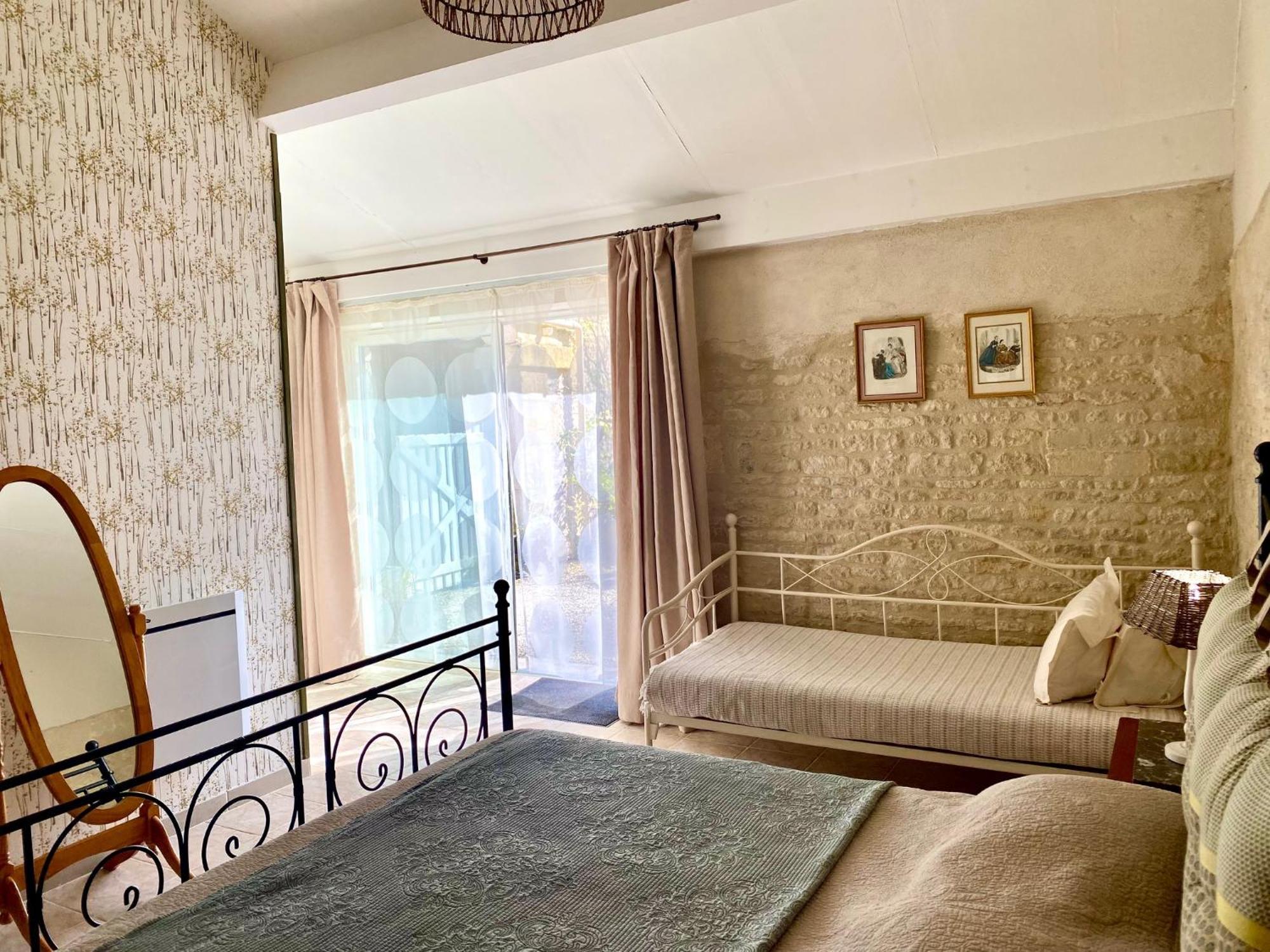Aux Agapanthes, Chambres D'Hotes Charentaises De Charme Avec Piscine Aumagne Kültér fotó
